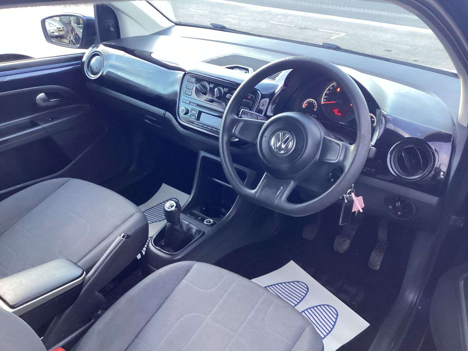 2015 VOLKSWAGEN UP! 2015 VOLKSWAGEN UP!