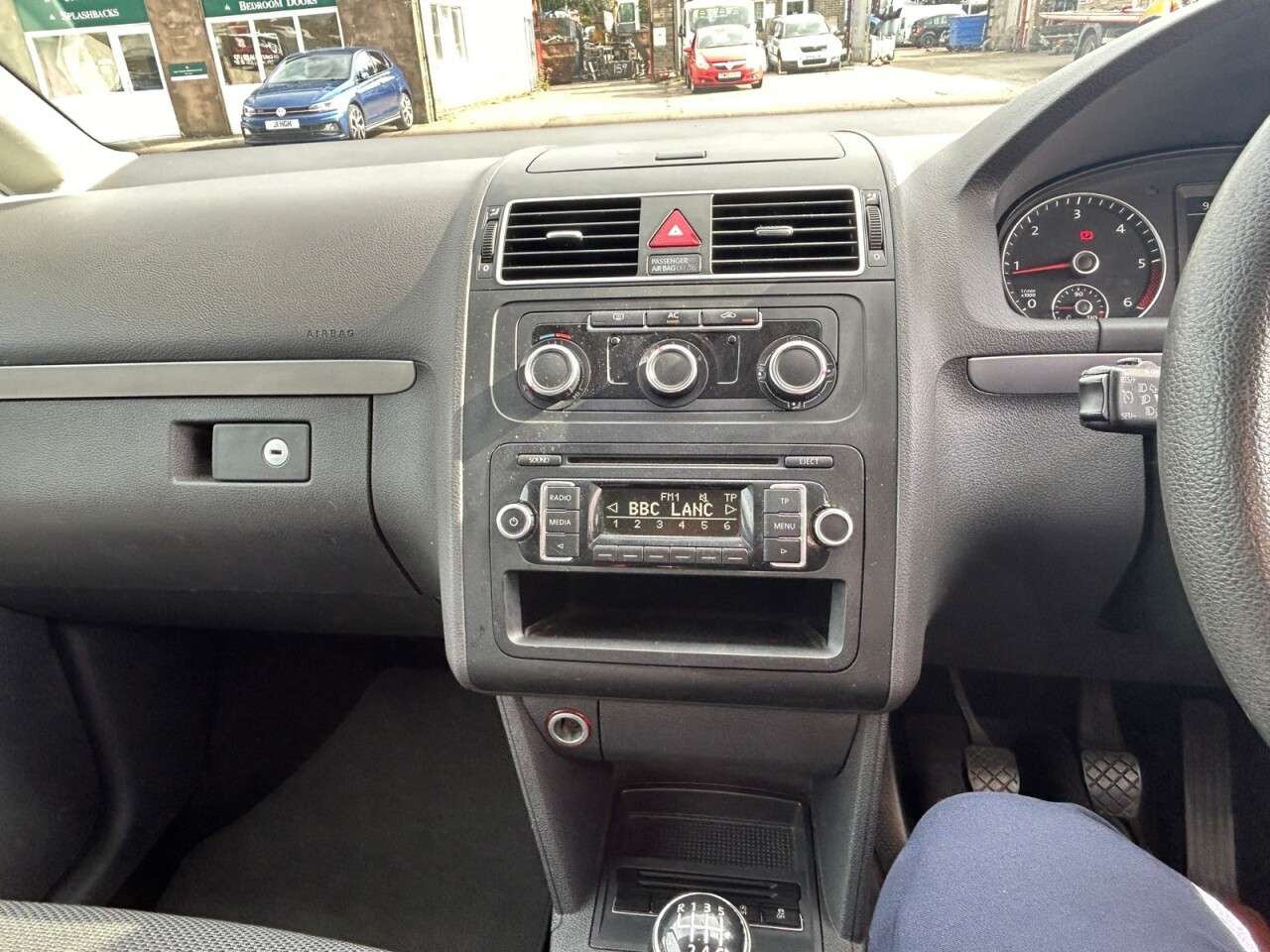 2011 VOLKSWAGEN TOURAN 2011 VOLKSWAGEN TOURAN