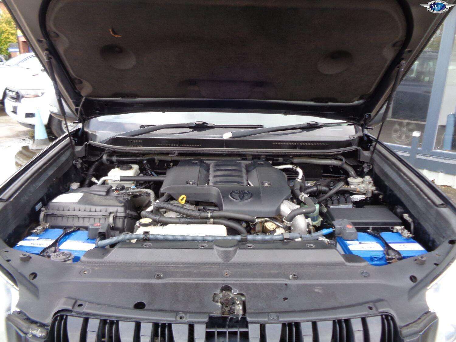 2011 TOYOTA LAND CRUISER 2011 TOYOTA LAND CRUISER