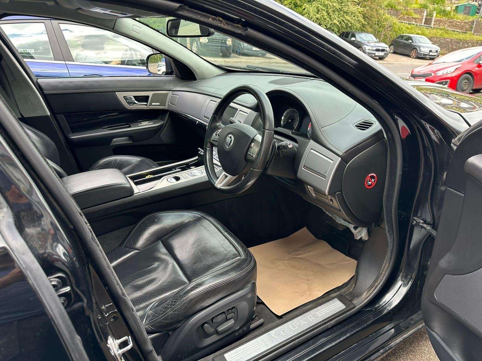 2011 JAGUAR XF 2011 JAGUAR XF