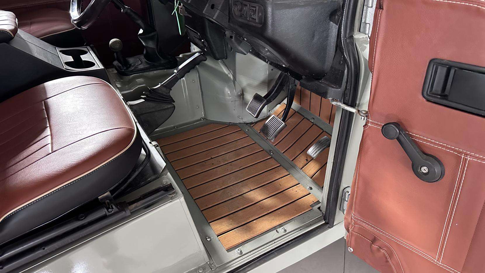 1986 LAND ROVER 127 1986 LAND ROVER 127