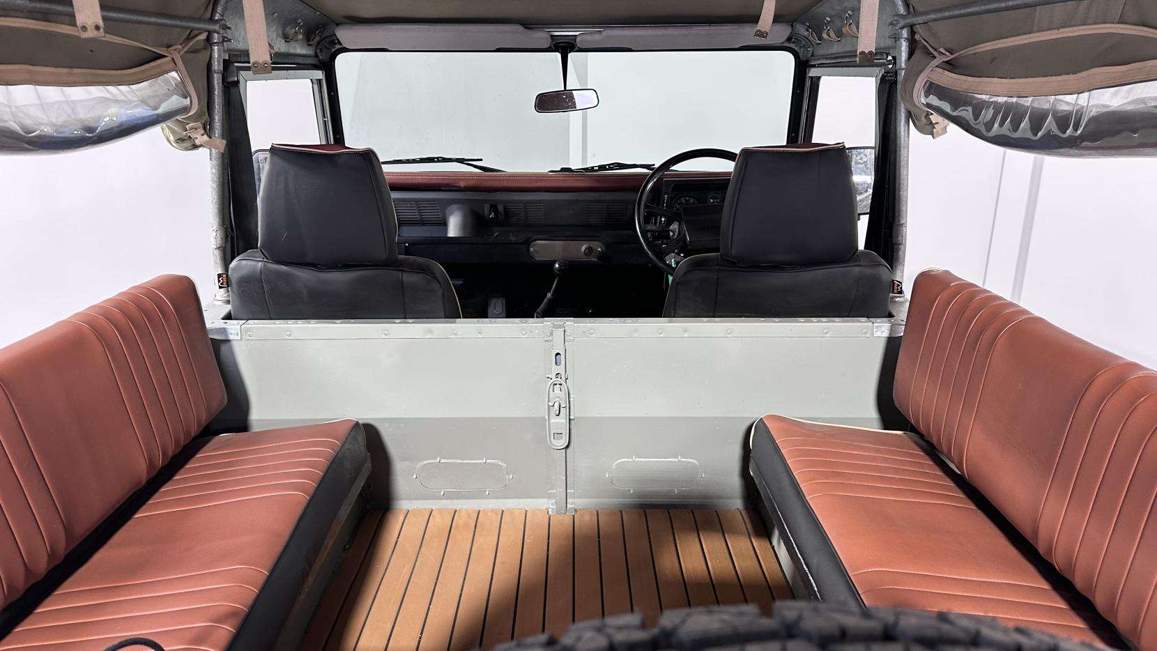 1986 LAND ROVER 127 1986 LAND ROVER 127