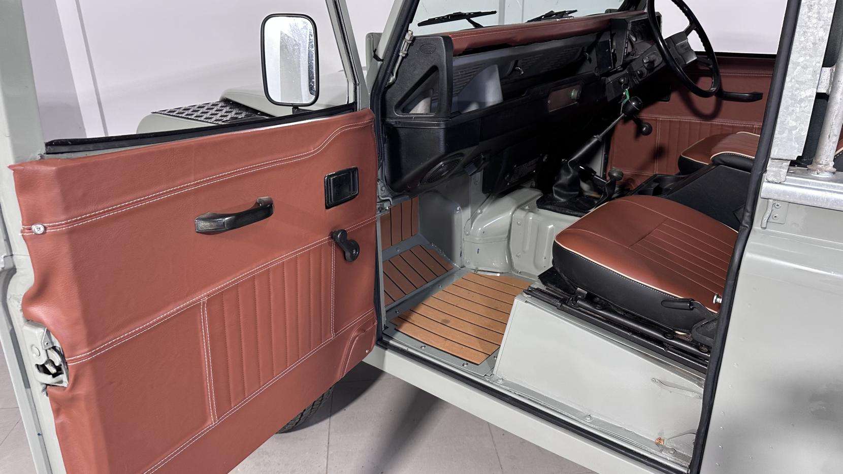 1986 LAND ROVER 127 1986 LAND ROVER 127