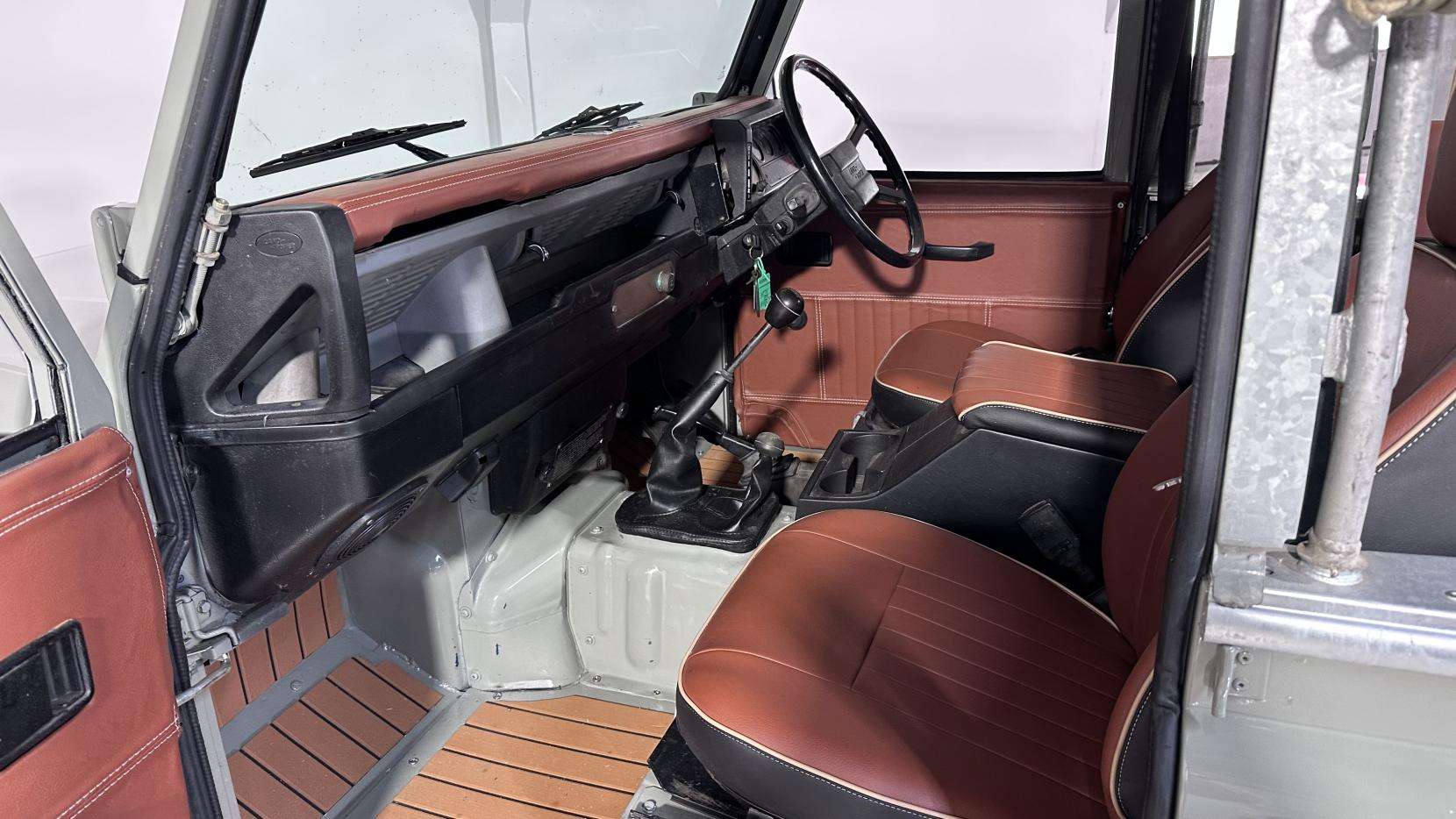 1986 LAND ROVER 127 1986 LAND ROVER 127