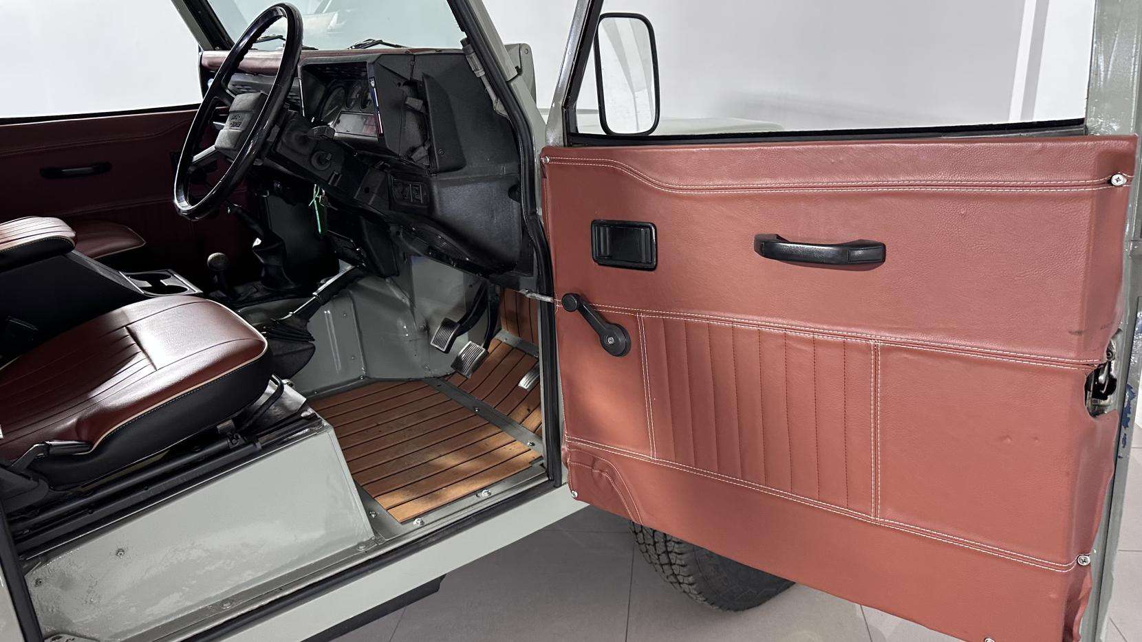 1986 LAND ROVER 127 1986 LAND ROVER 127