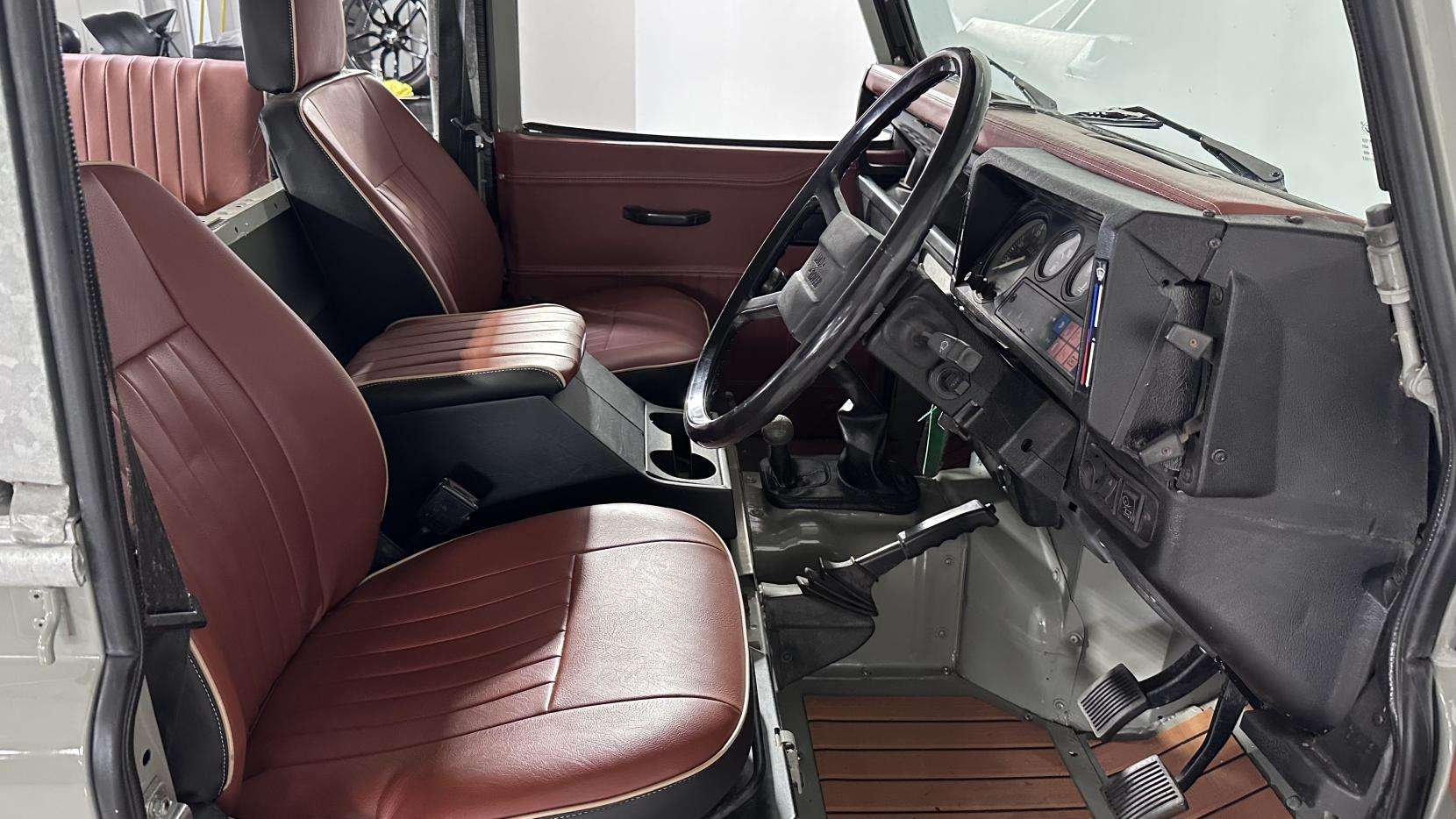 1986 LAND ROVER 127 1986 LAND ROVER 127