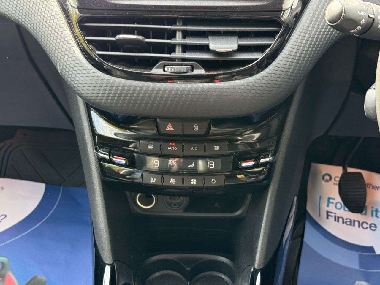 2016 PEUGEOT 2008 2016 PEUGEOT 2008