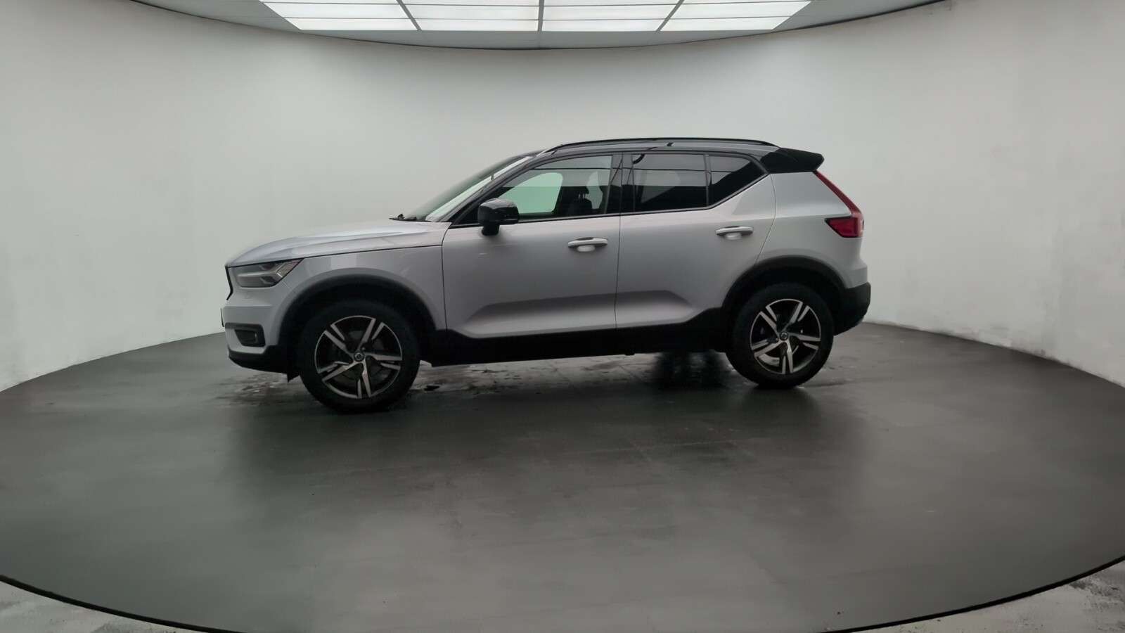 2020 VOLVO XC40 2020 VOLVO XC40