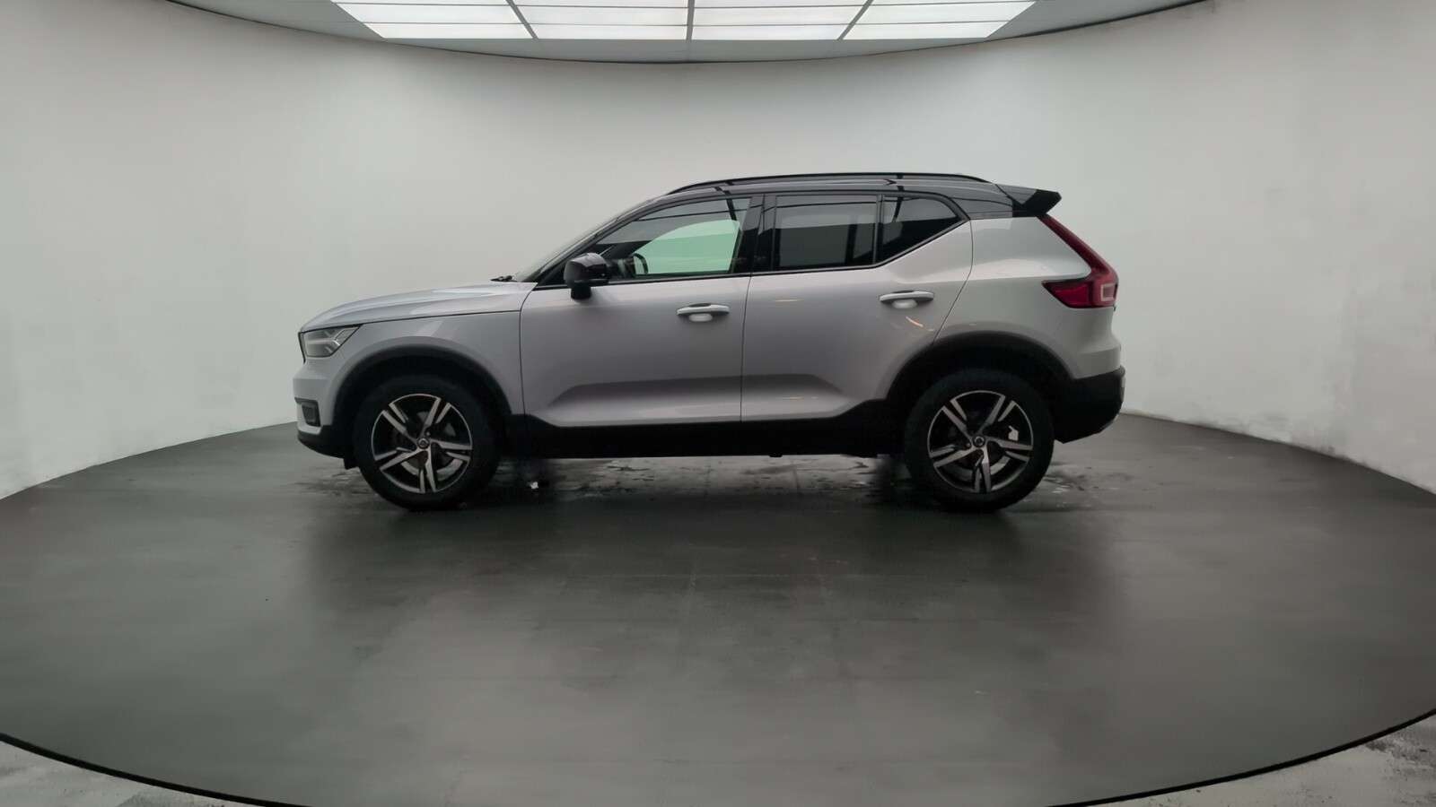 2020 VOLVO XC40 2020 VOLVO XC40