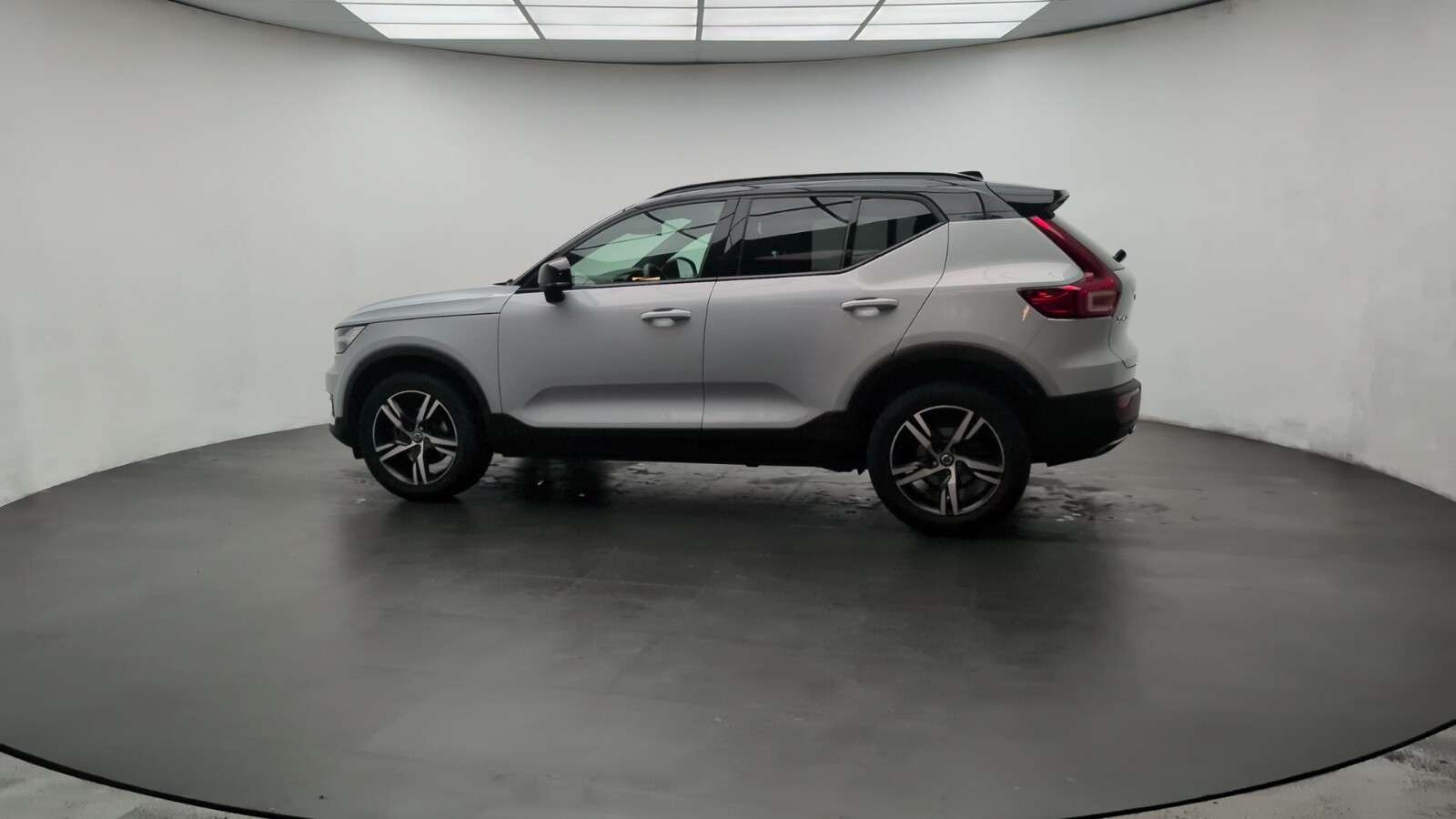 2020 VOLVO XC40 2020 VOLVO XC40