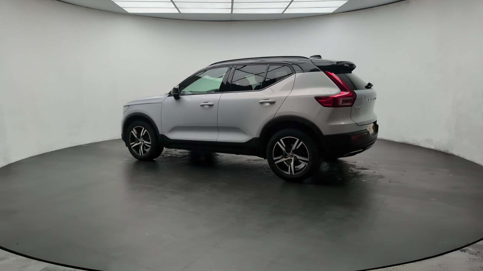 2020 VOLVO XC40 2020 VOLVO XC40