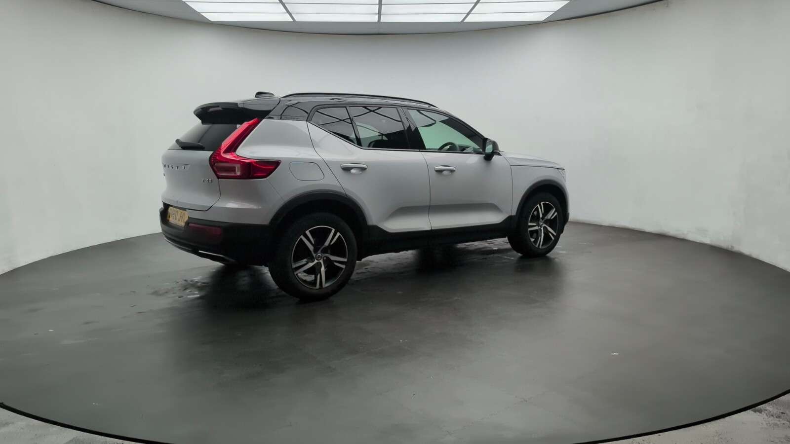 2020 VOLVO XC40 2020 VOLVO XC40