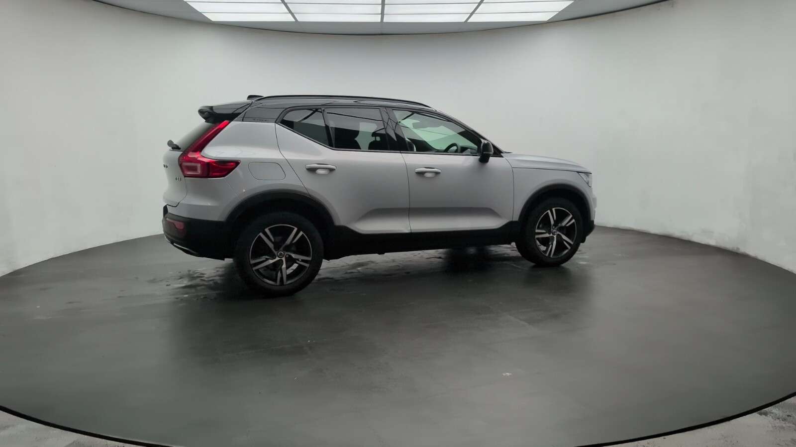 2020 VOLVO XC40 2020 VOLVO XC40