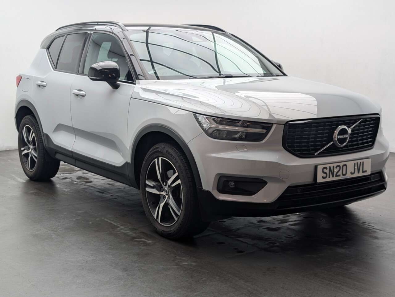 2020 VOLVO XC40 2020 VOLVO XC40