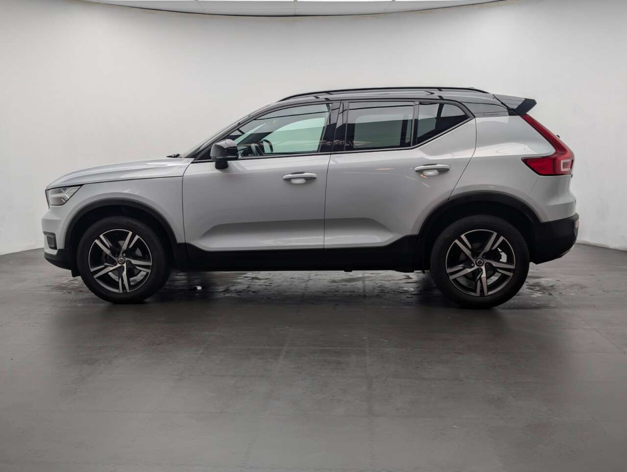 2020 VOLVO XC40 2020 VOLVO XC40