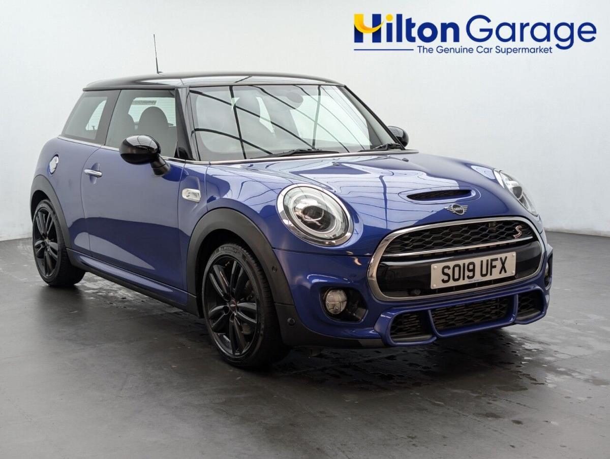 Check out this Mini Hatch 2019 Petrol Manual