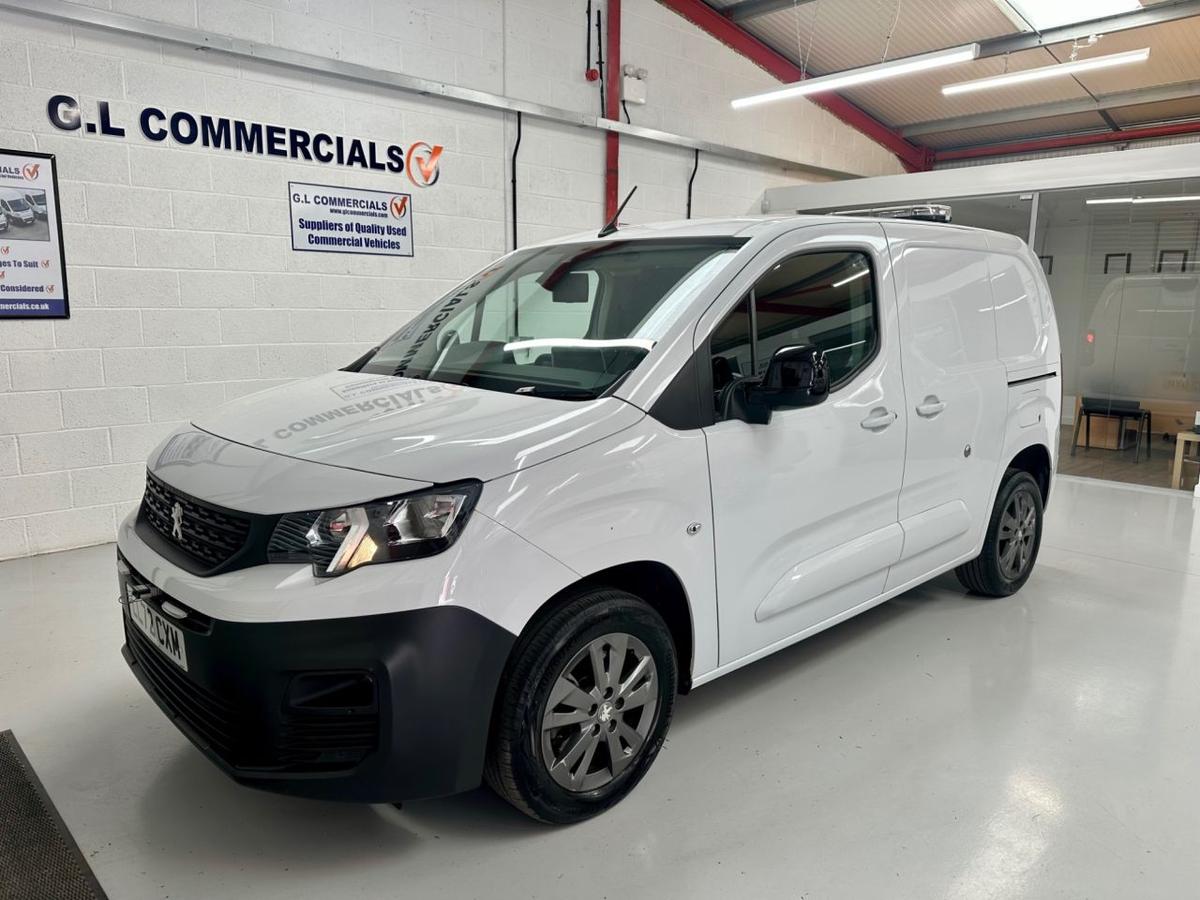 Check out this Peugeot Partner 2022 Diesel Manual