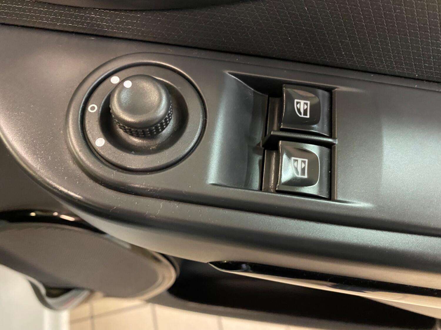 2015 RENAULT CLIO 2015 RENAULT CLIO