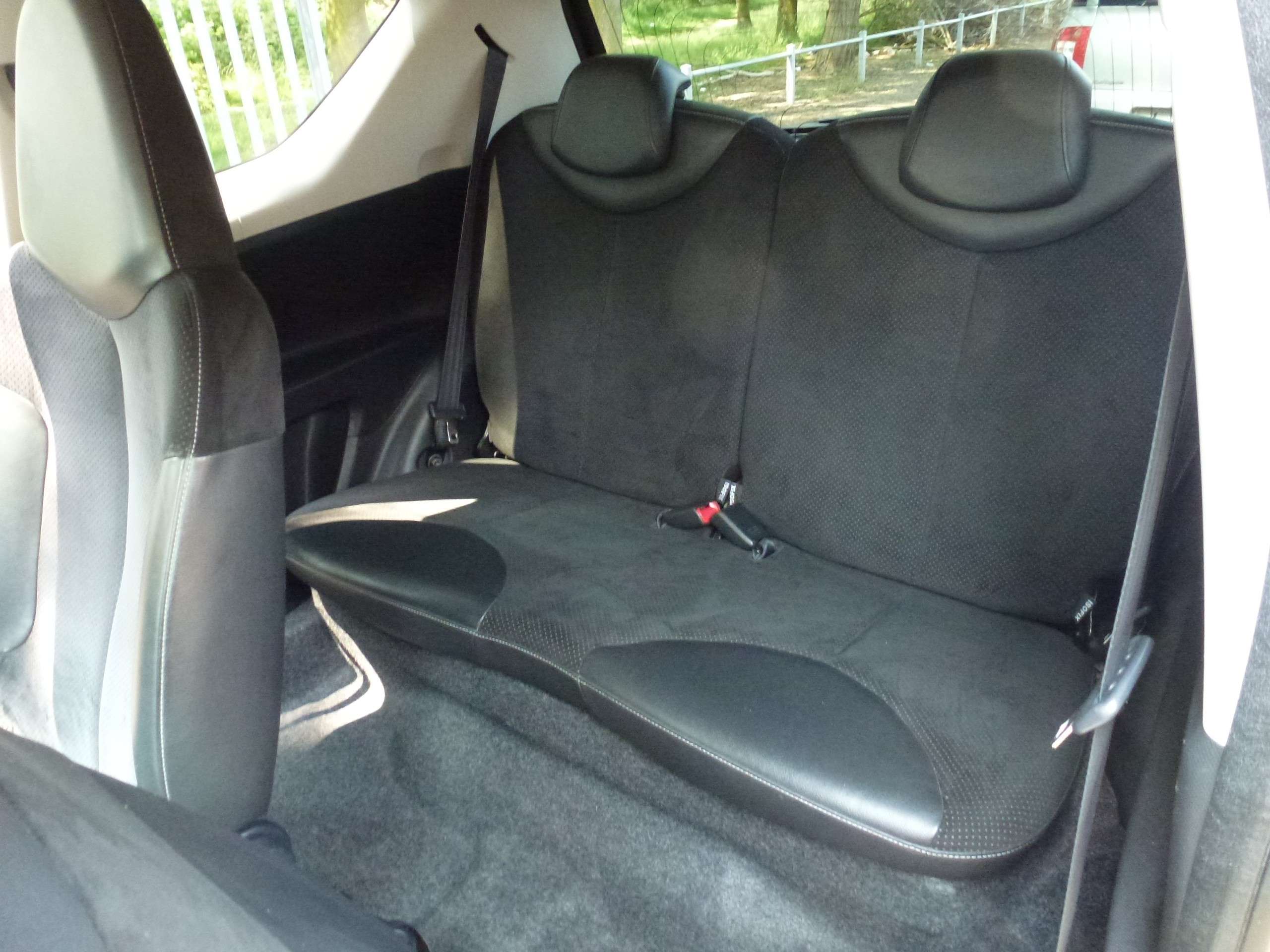 2013 PEUGEOT 107 2013 PEUGEOT 107