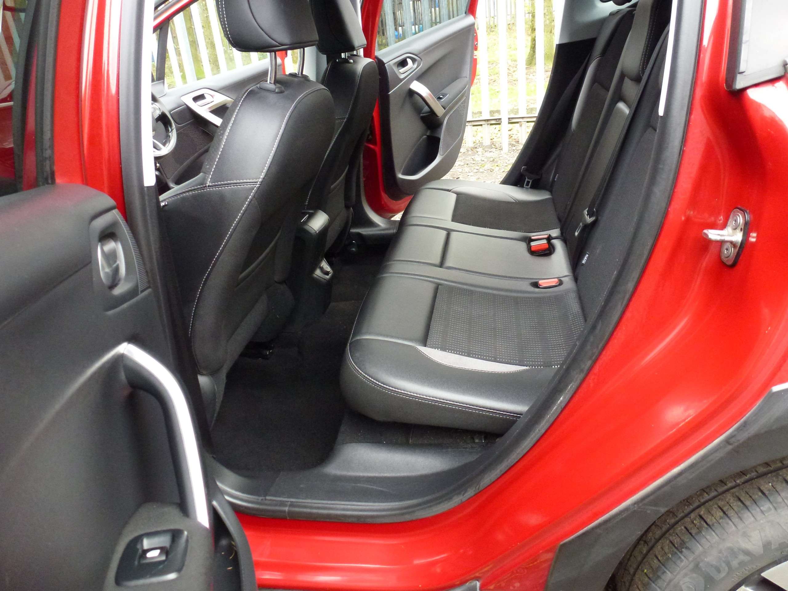 2017 PEUGEOT 2008 2017 PEUGEOT 2008