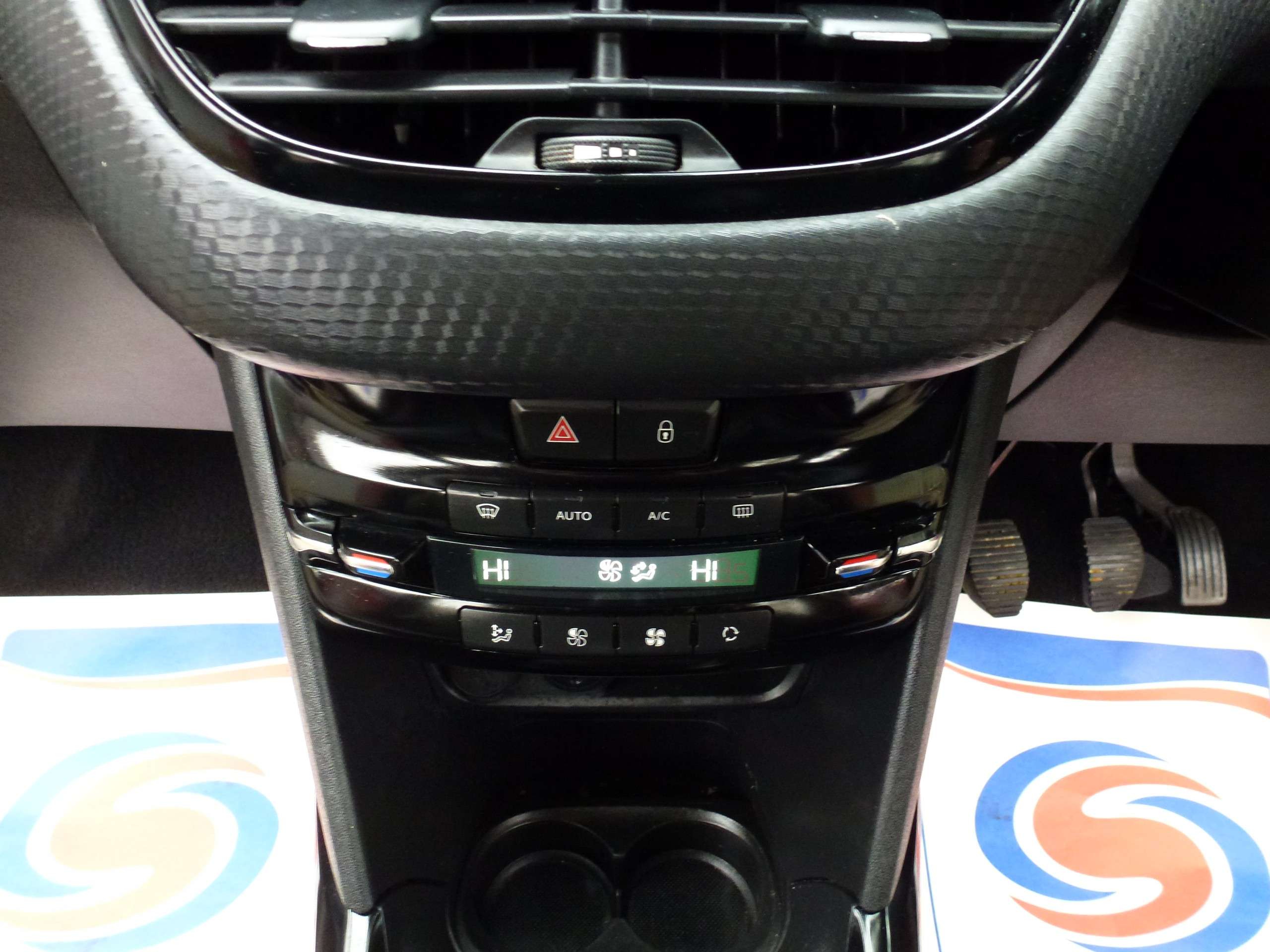 2017 PEUGEOT 2008 2017 PEUGEOT 2008