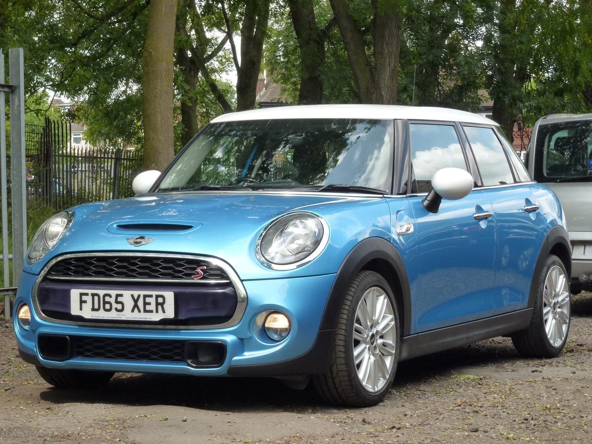 Check out this Mini Hatch Cooper 2015 Diesel Manual
