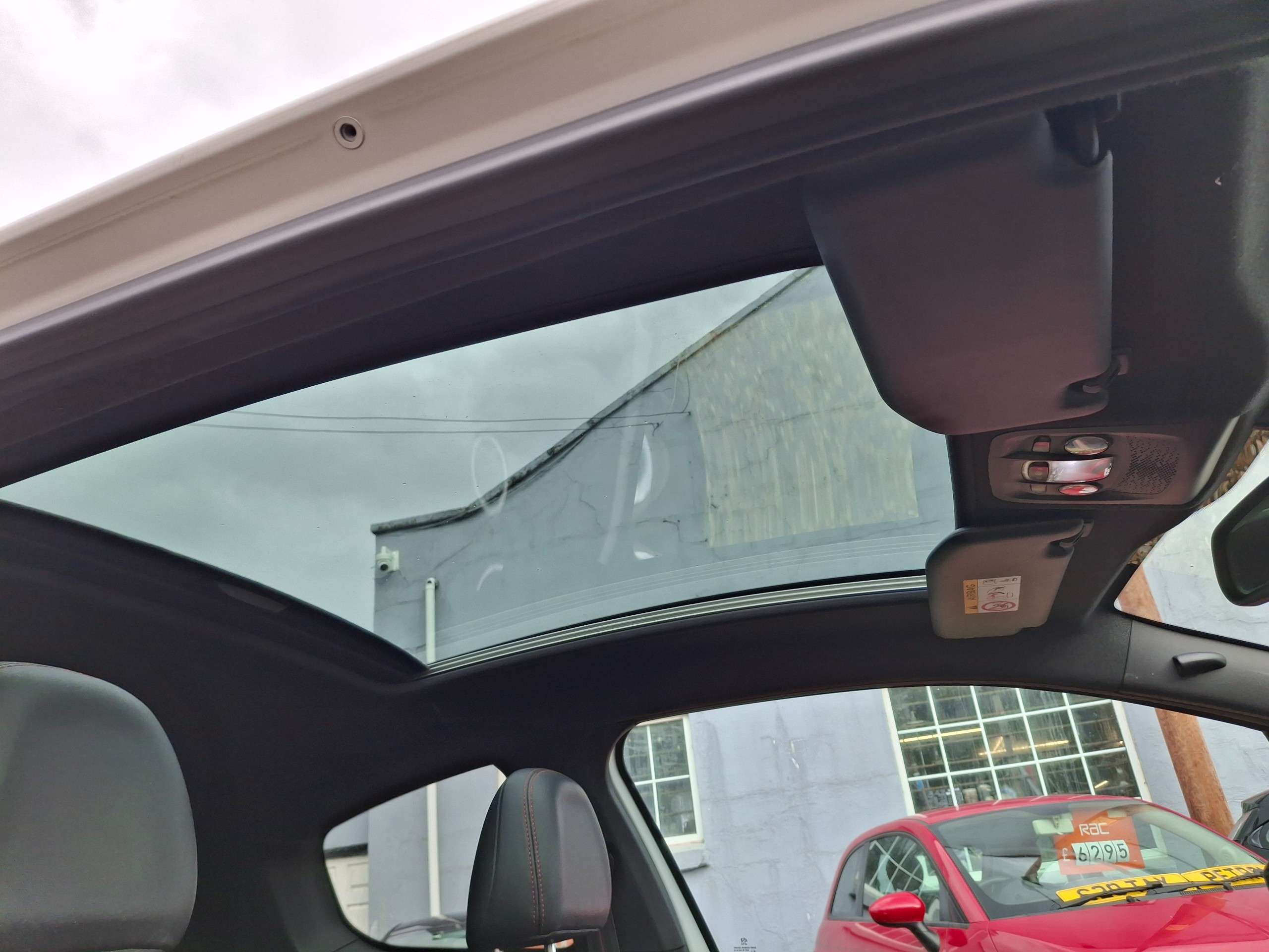 2015 PEUGEOT 208 2015 PEUGEOT 208