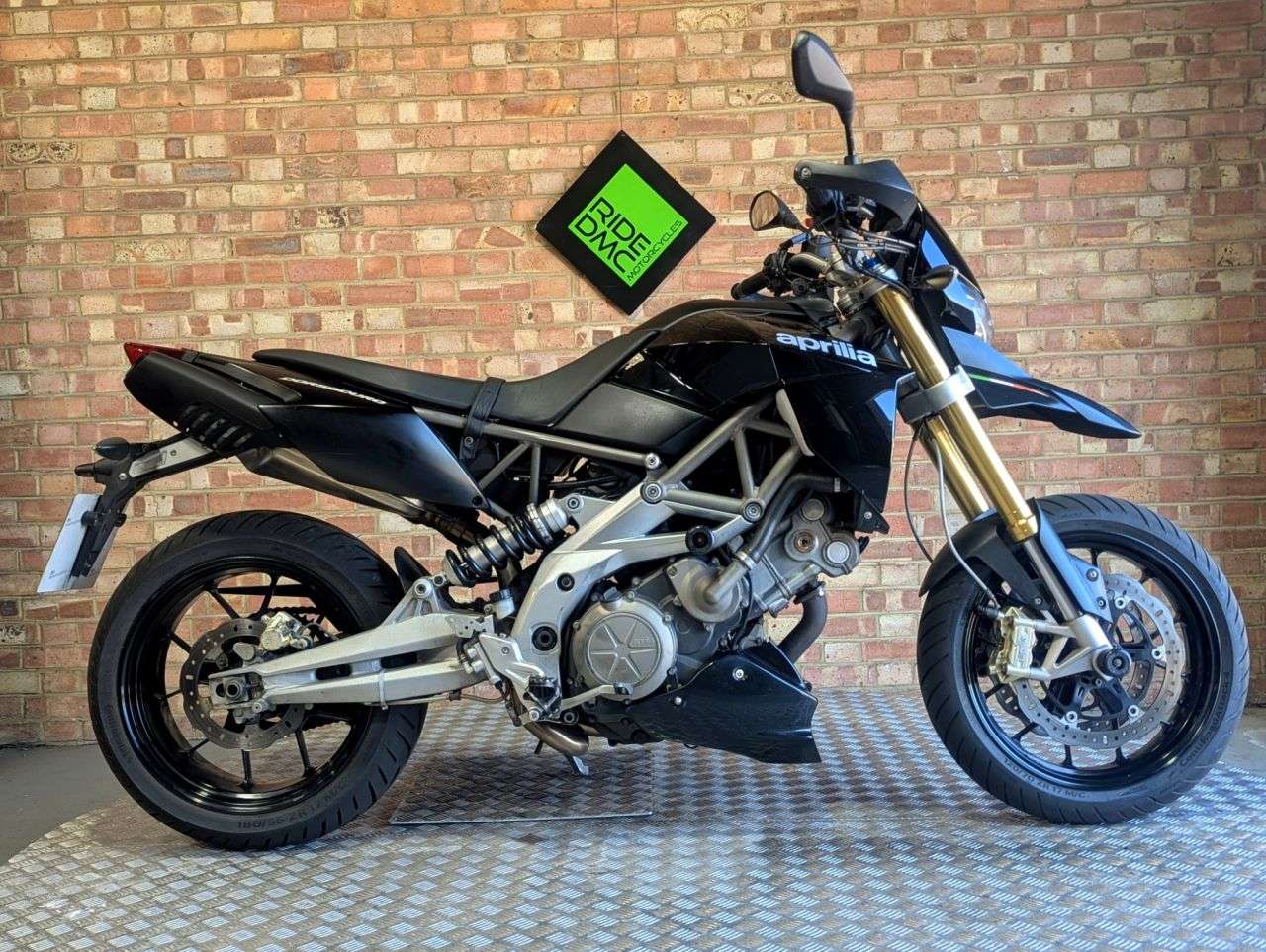 2009 APRILIA DORSODURO 750 2009 APRILIA DORSODURO 750