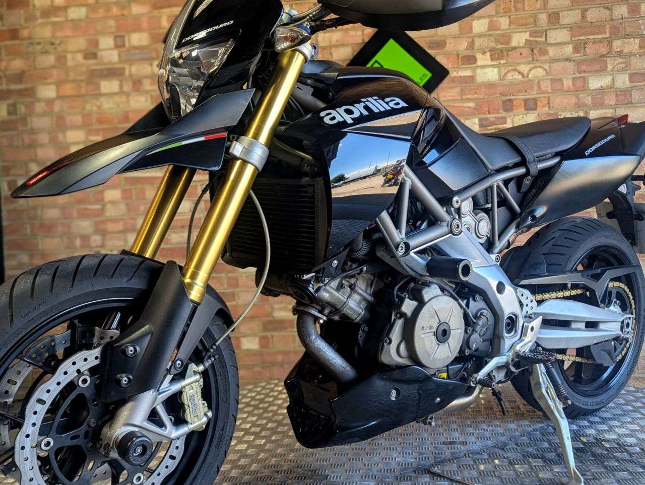 2009 APRILIA DORSODURO 750 2009 APRILIA DORSODURO 750