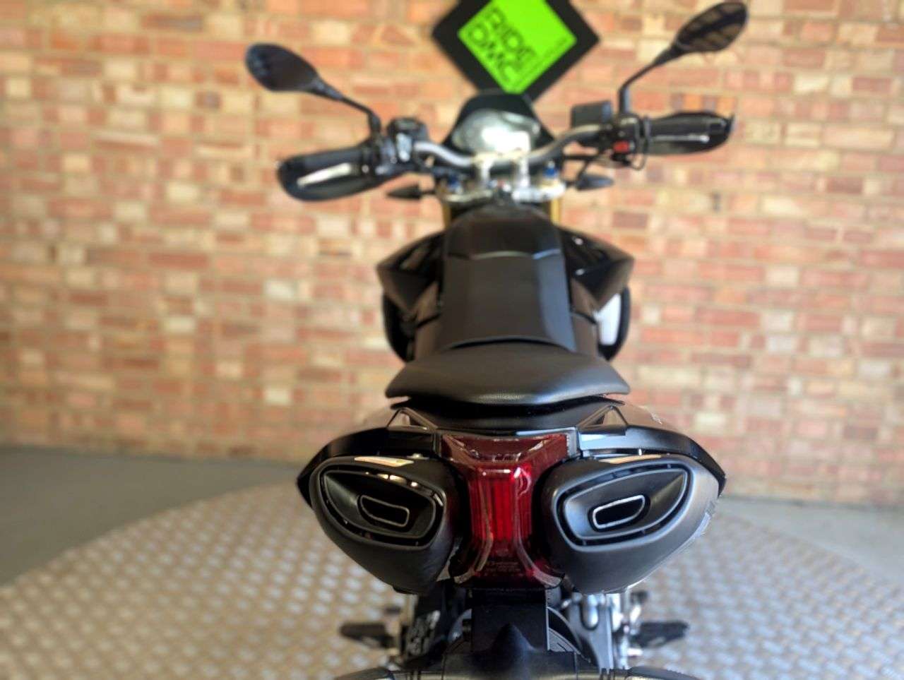 2009 APRILIA DORSODURO 750 2009 APRILIA DORSODURO 750