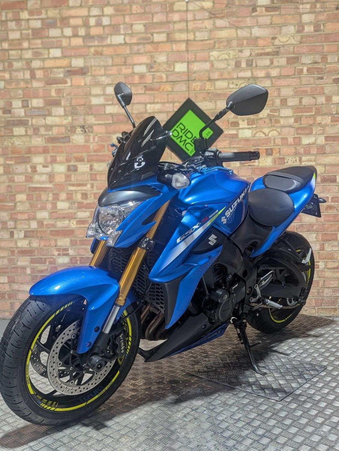 2016 SUZUKI GSX-S1000 2016 SUZUKI GSX-S1000