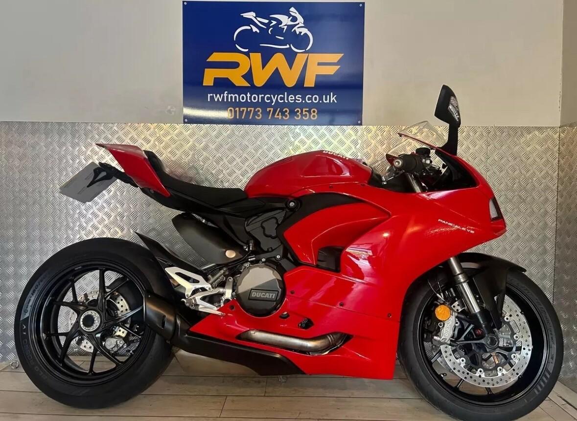 Check out this Ducati Panigale 2022 Petrol Manual