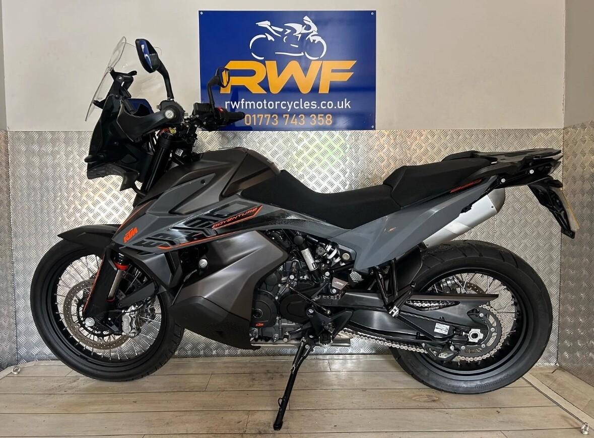 Check out this Ktm 890 Adventure 2022 Petrol Manual