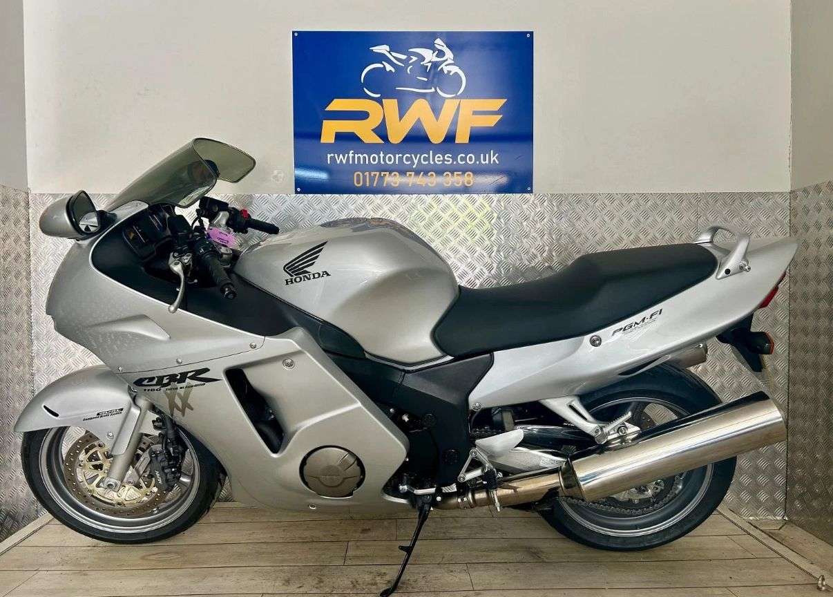 2004 HONDA CBR1100XX SUPER BLACKBIRD 2004 HONDA CBR1100XX SUPER BLACKBIRD