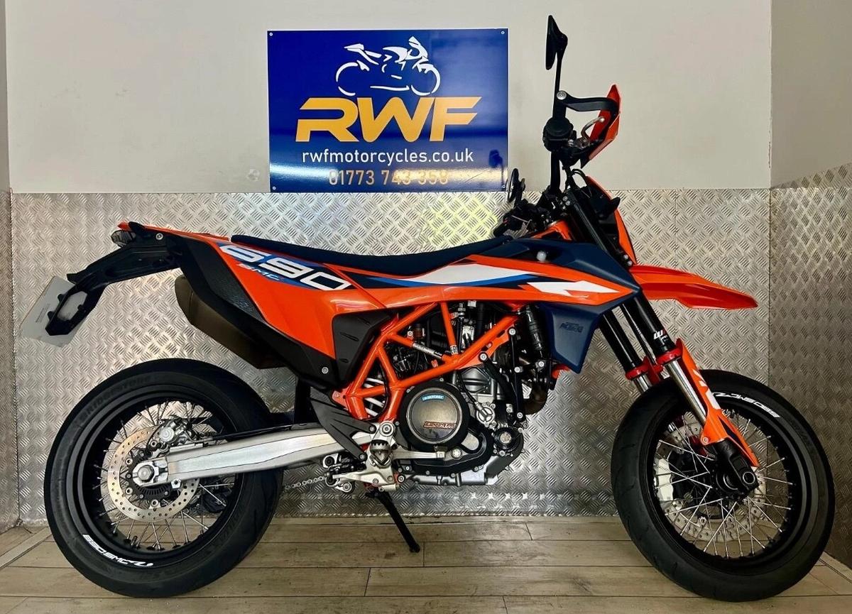 Check out this Ktm 690 Smc R 2023 Petrol Manual