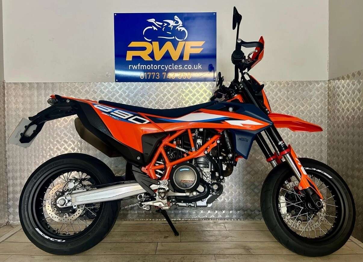 2023 KTM 690 SMC R 2023 KTM 690 SMC R