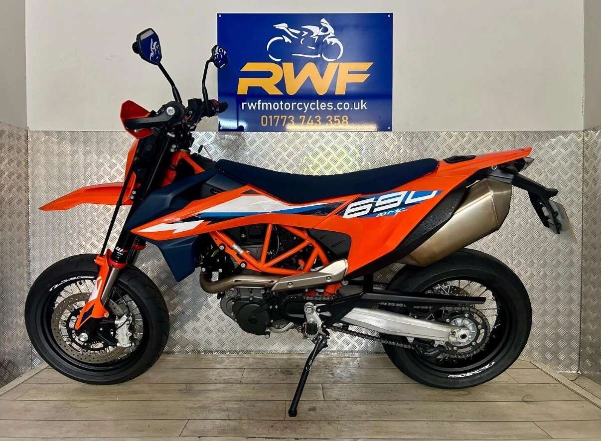2023 KTM 690 SMC R 2023 KTM 690 SMC R