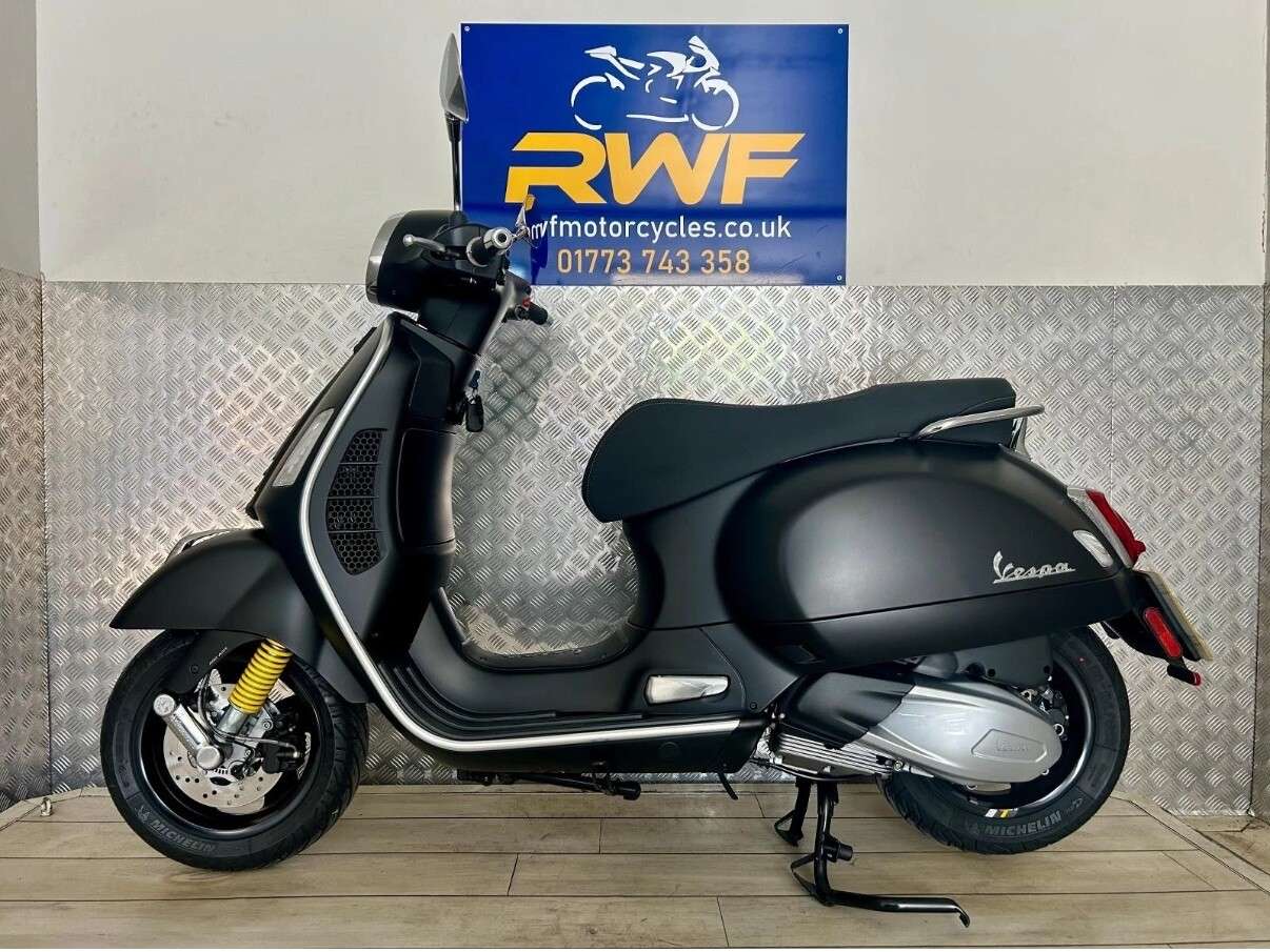 2021 PIAGGIO VESPA GTS 300 2021 PIAGGIO VESPA GTS 300