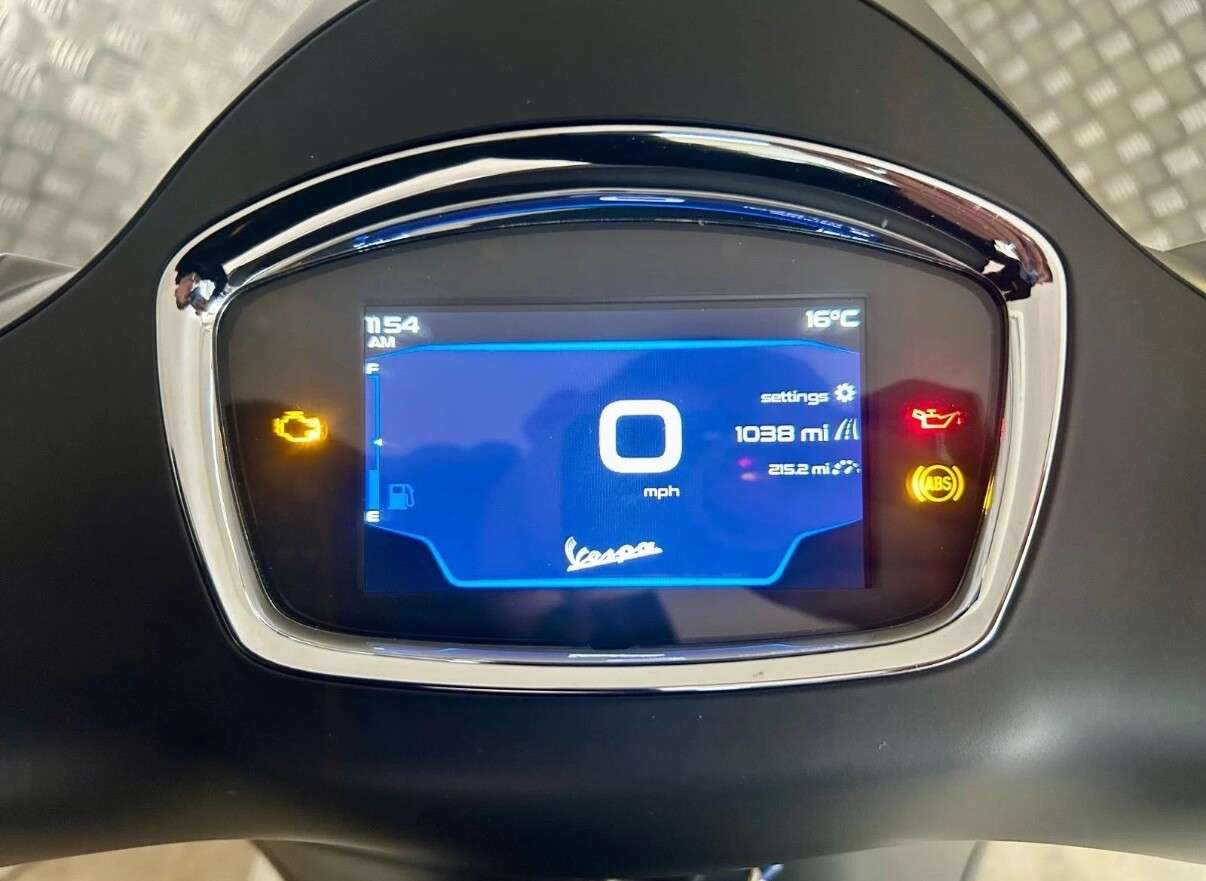 2021 PIAGGIO VESPA GTS 300 2021 PIAGGIO VESPA GTS 300