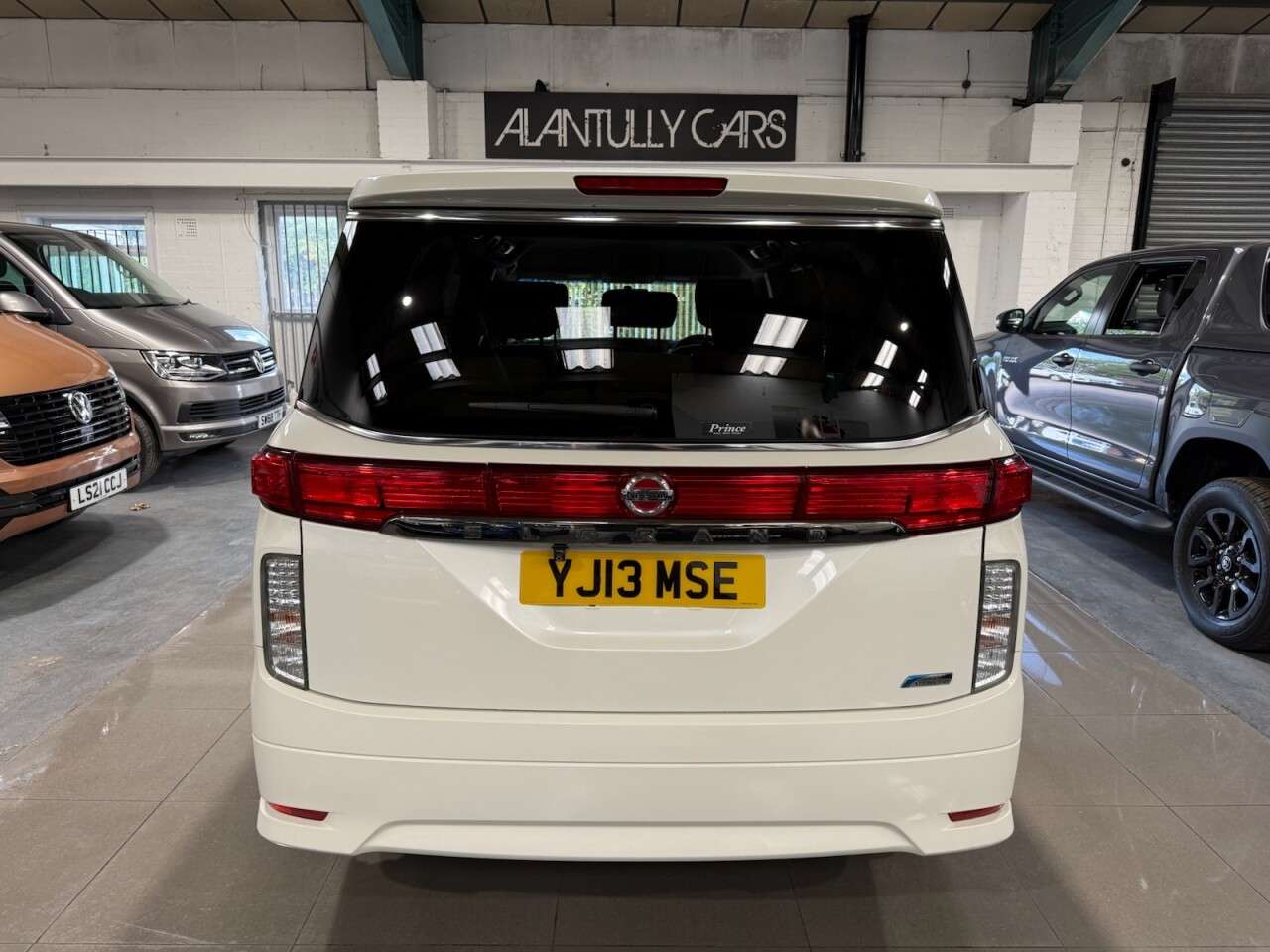 2013 NISSAN ELGRAND 2013 NISSAN ELGRAND