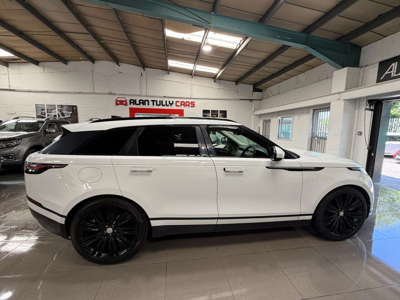 2017 LAND ROVER RANGE ROVER VELAR 2017 LAND ROVER RANGE ROVER VELAR