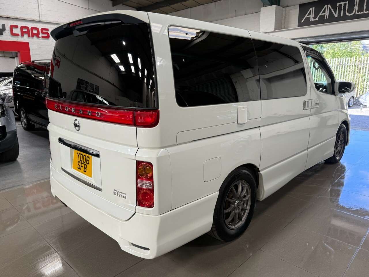 2006 NISSAN ELGRAND CAMPER VAN 2006 NISSAN ELGRAND CAMPER VAN