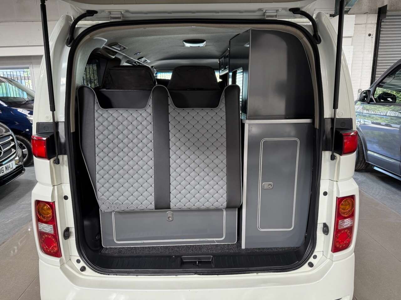 2006 NISSAN ELGRAND CAMPER VAN 2006 NISSAN ELGRAND CAMPER VAN