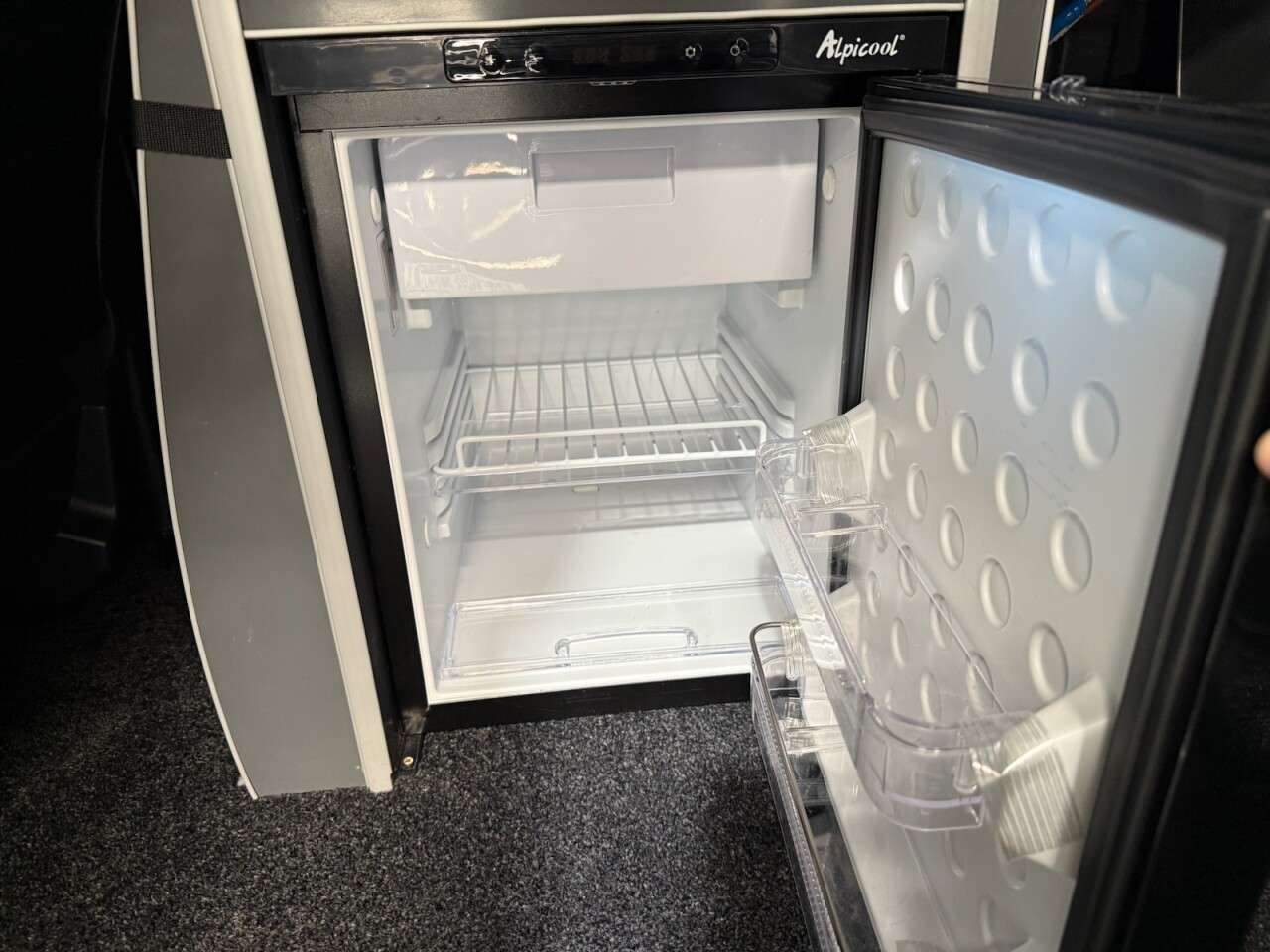 2006 NISSAN ELGRAND CAMPER VAN 2006 NISSAN ELGRAND CAMPER VAN