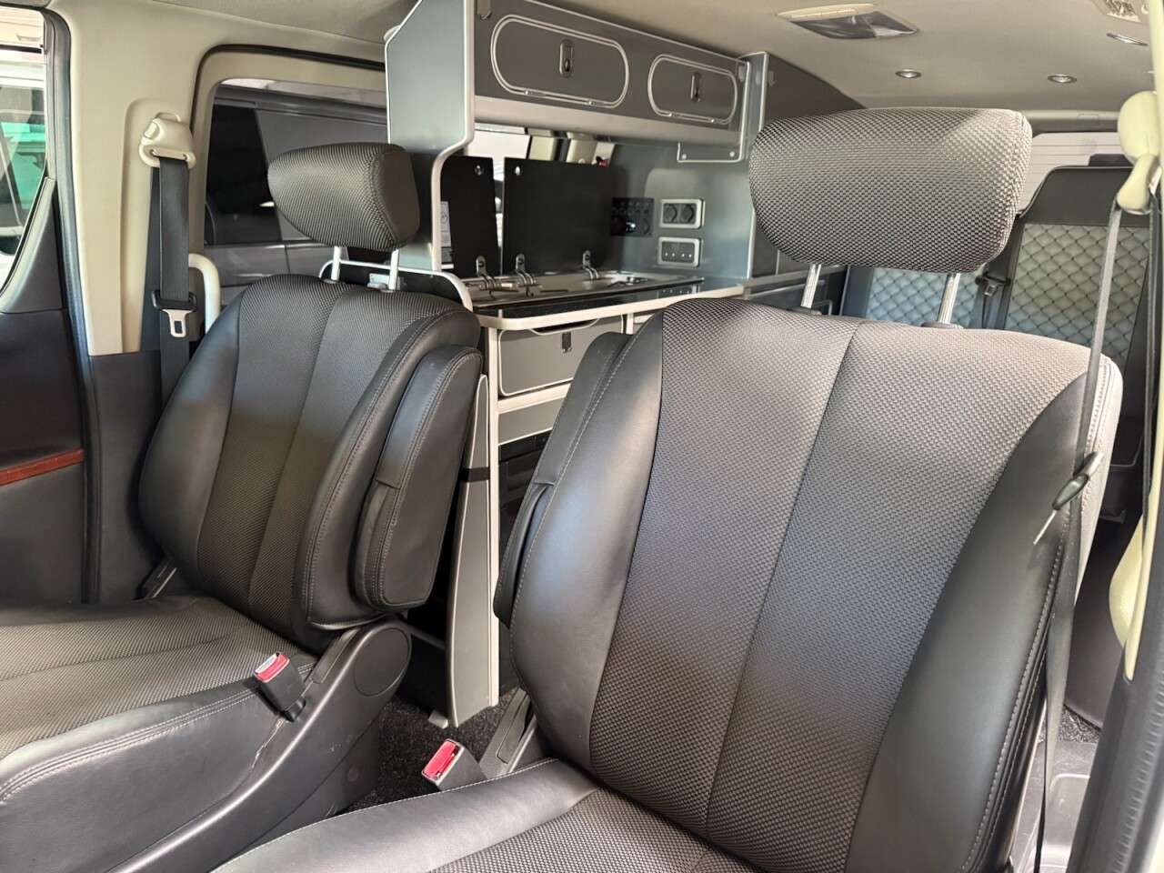 2006 NISSAN ELGRAND CAMPER VAN 2006 NISSAN ELGRAND CAMPER VAN