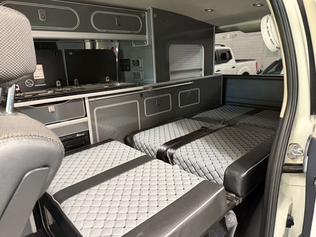 2006 NISSAN ELGRAND CAMPER VAN 2006 NISSAN ELGRAND CAMPER VAN