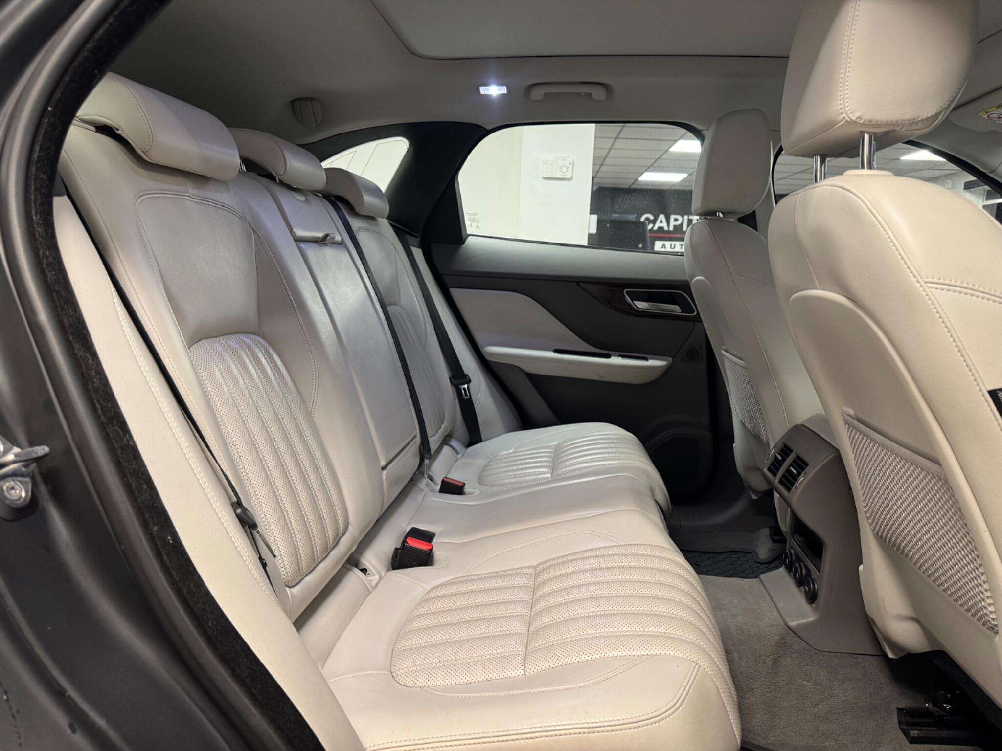 2017 JAGUAR F-PACE 2017 JAGUAR F-PACE