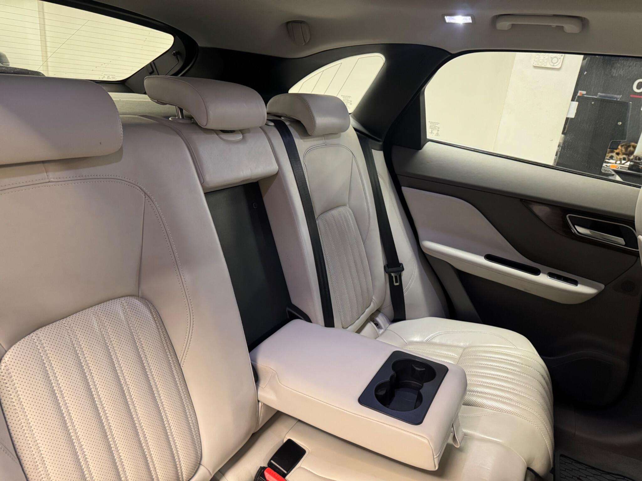 2017 JAGUAR F-PACE 2017 JAGUAR F-PACE