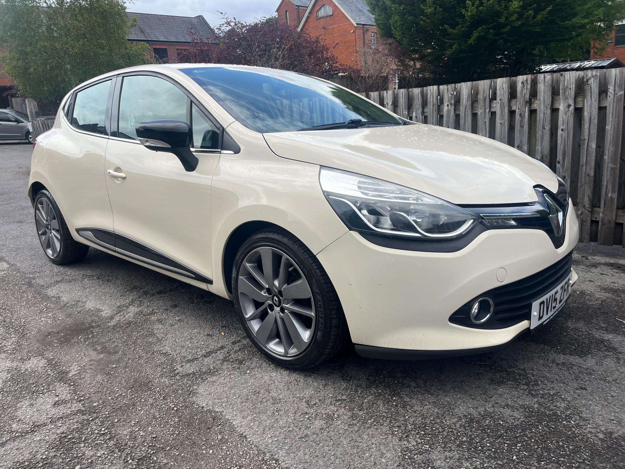 2015 RENAULT CLIO 2015 RENAULT CLIO