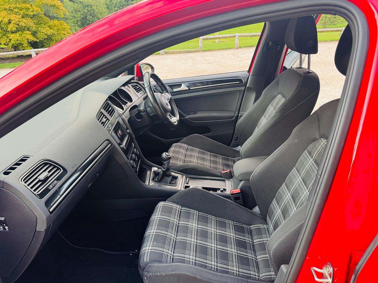 2016 VOLKSWAGEN GOLF 2016 VOLKSWAGEN GOLF